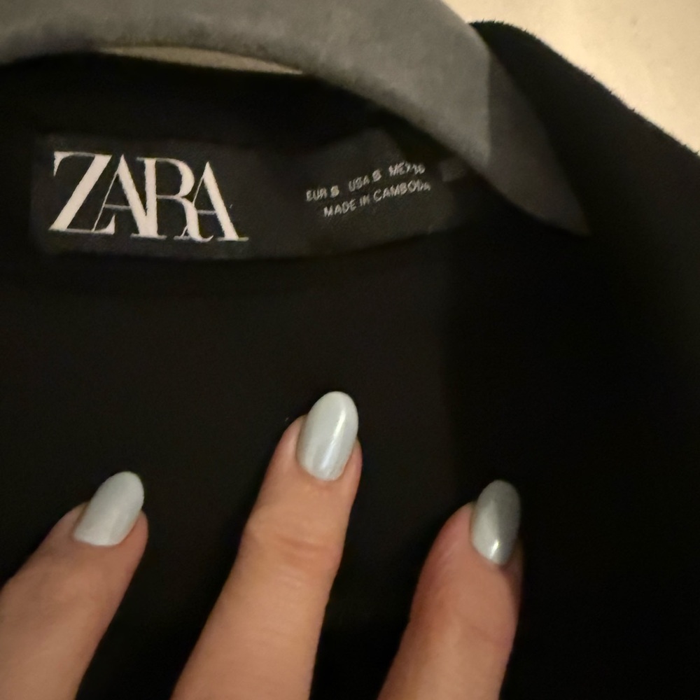 Zara women’s Black Shirt Jacket - Picture 2 of 2